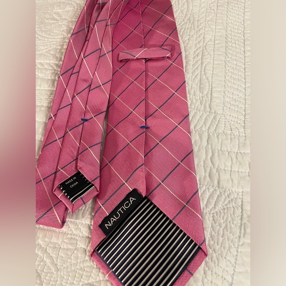 Nautica pink 100% silk NWOT tie - Picture 2 of 5